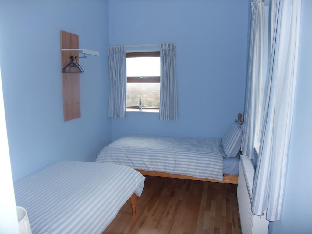 Katie'S Cottage Achill Sound Номер фото