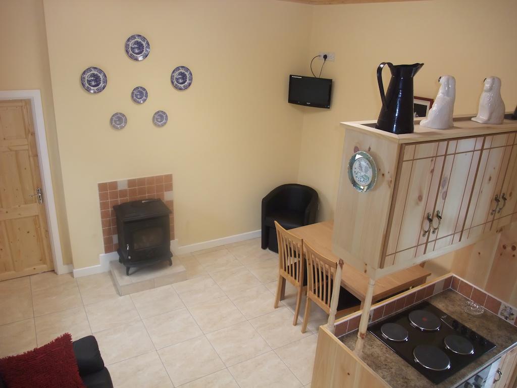 Katie'S Cottage Achill Sound Номер фото